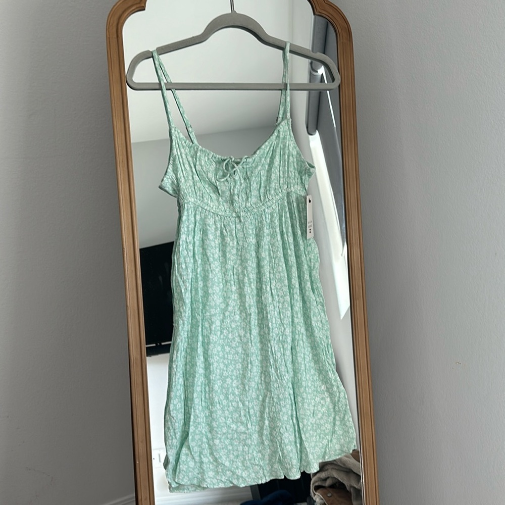 Billabong Floral Green and White Midi Dress Size Medium